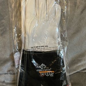 Superior Glove 399GKGL5 Gauntlet A4 Cut Welding Gloves 1 PAIR in pack White
